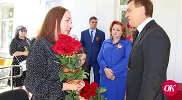 Имя погибшего на СВО Дениса Минакова увековечено на памятной доске