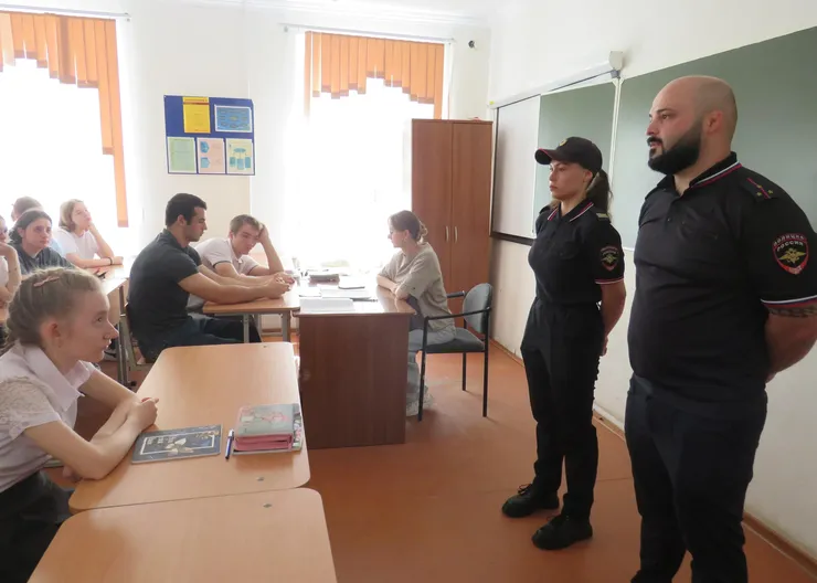 Сотрудники полиции побеседовали со студентами техникума о вреде наркотиков