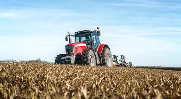 https://ognikubani.ru/wp-content/uploads/2023/03/tractor-agricultural-machine-cultivating-field