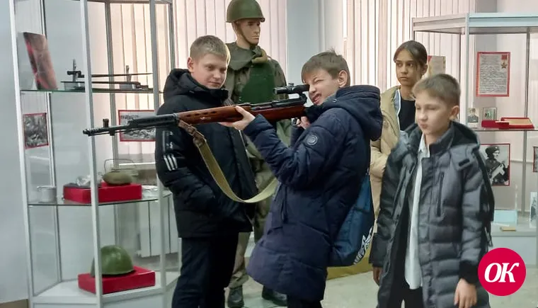 Сотрудники городского музея разрешают экспонаты трогать руками