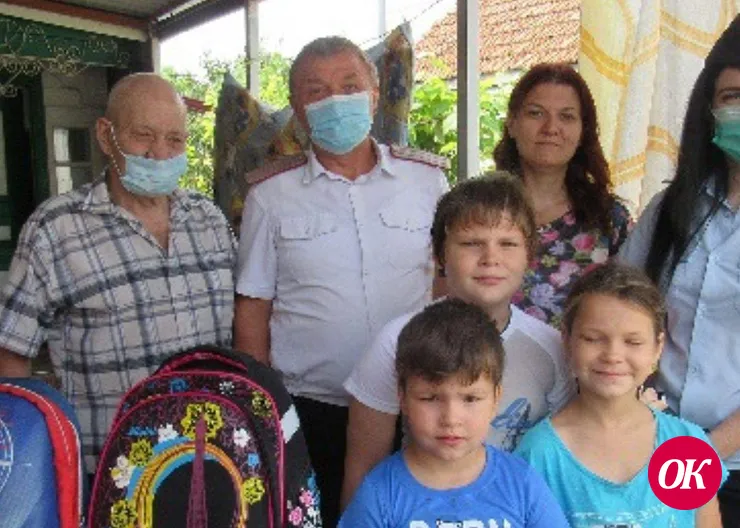 В Кавказском районе полицейские и общественники приняли участие в благотворительной акции «Помоги пойти учиться»