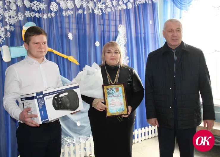 Победителям конкурса «Зимняя фантазия» глава Кропоткина вручил призы