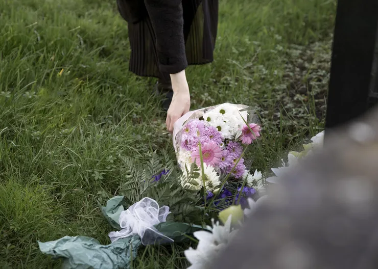 https://ognikubani.ru/wp-content/uploads/2023/03/close-up-flowers-placed-on-the-grave-of-loved-one