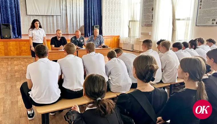 Полицейские совместно с общественным советом провели уроки правовых знаний для несовершеннолетних