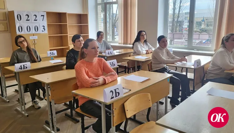 Родители выпускников сегодня написали ЕГЭ