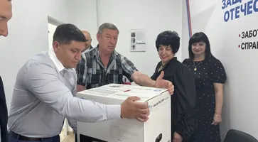 Депутаты передали Фонду «Защитники Отечества» многофункциональный принтер