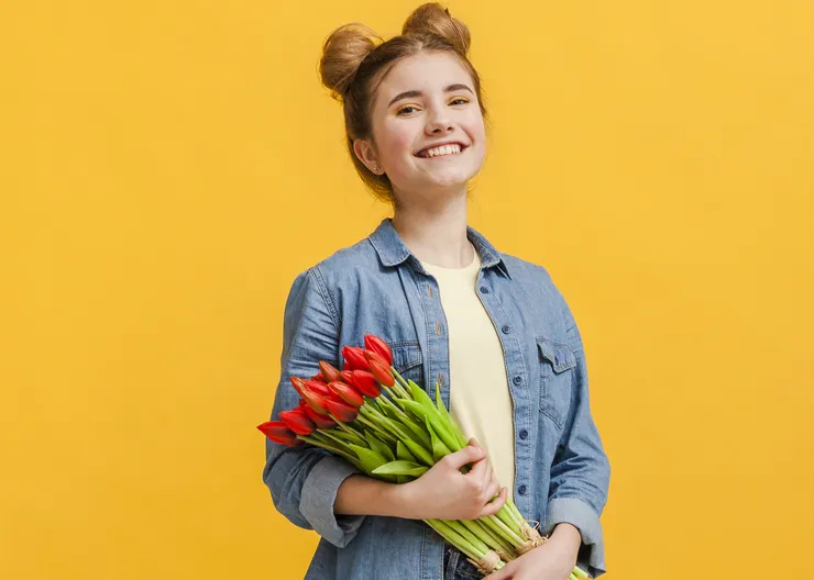 https://ognikubani.ru/wp-content/uploads/2023/01/girl-with-yellow-socks-and-flowers_1