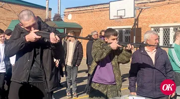В День призывника семи юношам вручили повестки