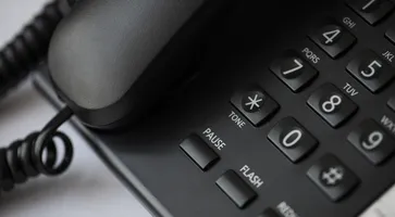 https://ognikubani.ru/wp-content/uploads/2023/03/closeup-of-office-wired-telephone