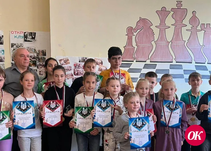 На первенстве Кавказского района по шахматам победителям вручили статуэтки шахматного коня