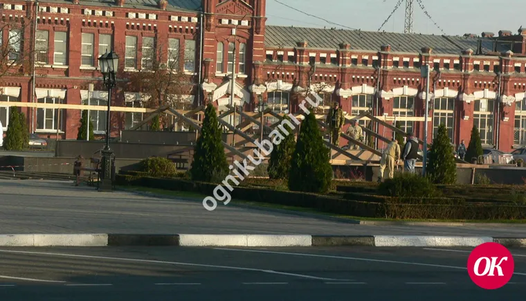 Городской фонтан на привокзальной площади Кропоткина закрыли до следующего сезона