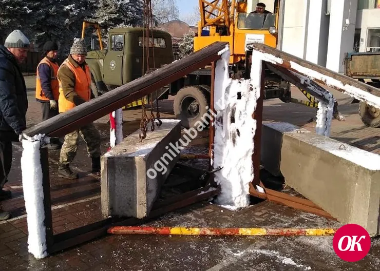 Площадь Дома культуры в Кропоткине ждет новогоднюю елку