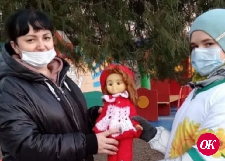 Волонтеры в поселке имени М.Горького шьют одежду для кукол детского сада