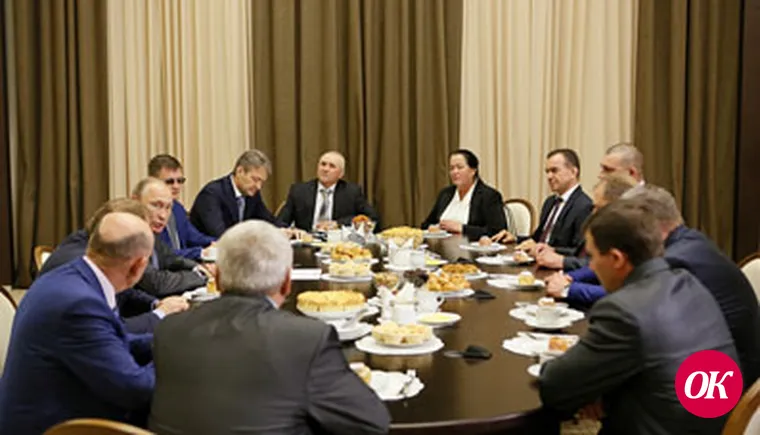 Зерна риса в корзине