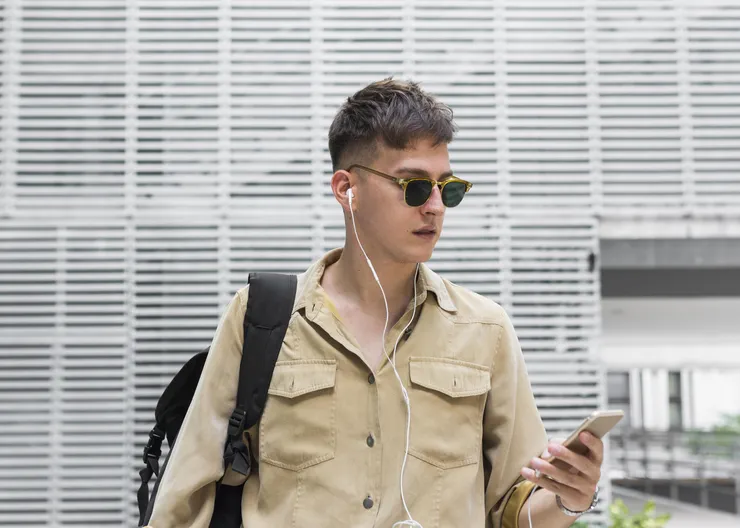 https://ognikubani.ru/wp-content/uploads/2023/03/front-view-of-man-with-sunglasses-listening-to-music-on-earphones