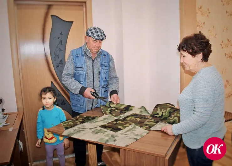 Супруги Чуха из хутора Лосево превратили свой дом в швейную мастерскую для нужд СВО
