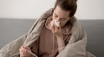 https://ognikubani.ru/wp-content/uploads/2023/02/sick-female-person-blowing-her-nose_1