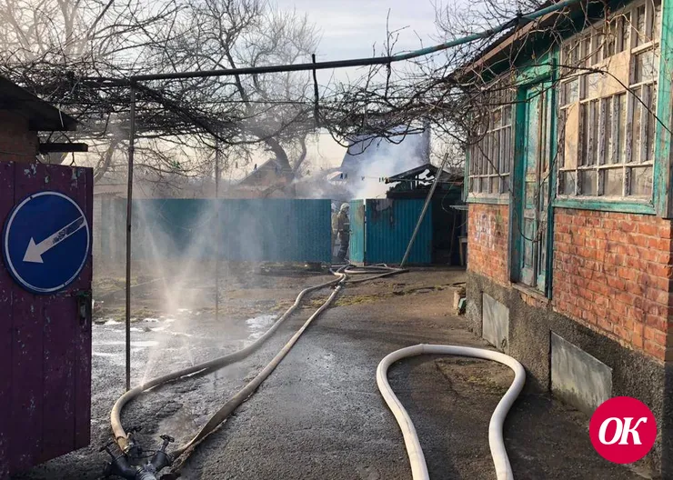 В Кропоткине по ул.Восточной сгорели две хозпостройки