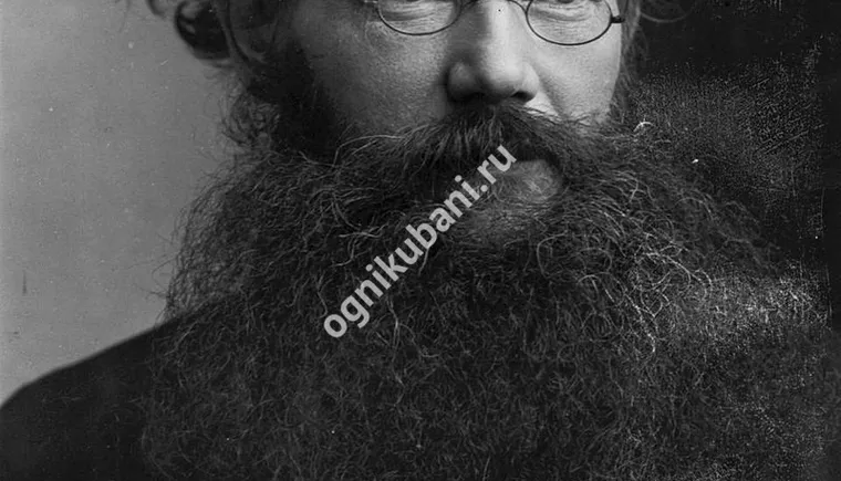https://ognikubani.ru/wp-content/uploads/2019/12/800px-Kropotkin1