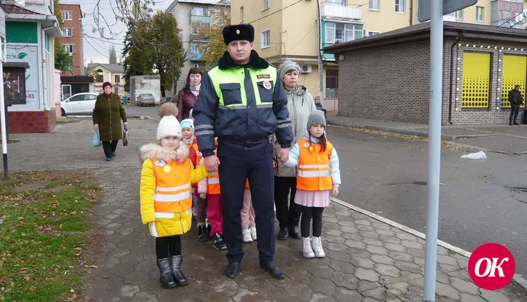 <strong>Госавтоинспекторы Кавказского района совместно с дошкольным отрядом ЮИД провели акцию «Возьми ребенка за руку!»</strong>