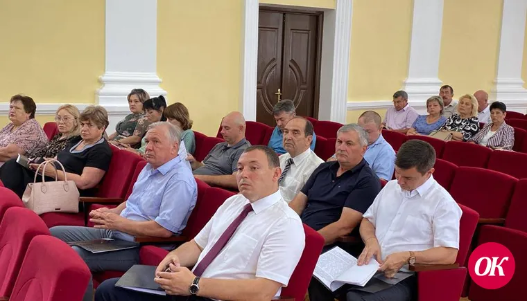 Совет района уходит на депутатские каникулы и выборы
