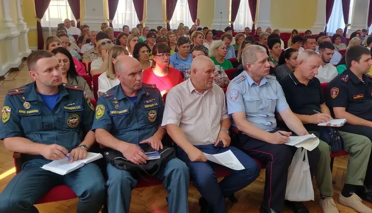 https://ognikubani.ru/wp-content/uploads/2023/08/совещание