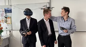 photo_5314586077194554691_y