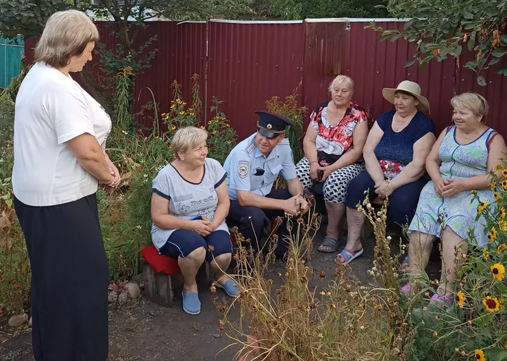 Полицейские разъяснили пожилым гражданам, как не стать жертвой мошенников