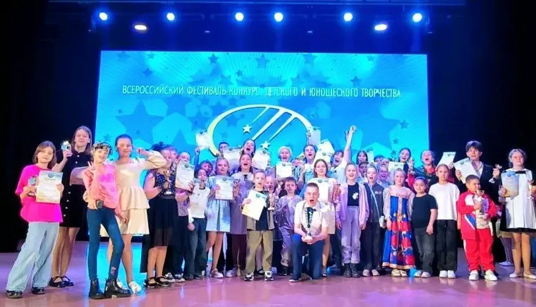 photo_5307886550983052106_y