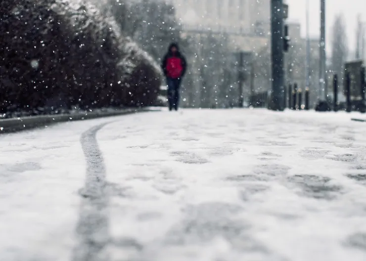 https://ognikubani.ru/wp-content/uploads/2023/02/low-angle-shot-of-a-person-walking-on-the-snow-covered-sidewalk-under-the-snow_1