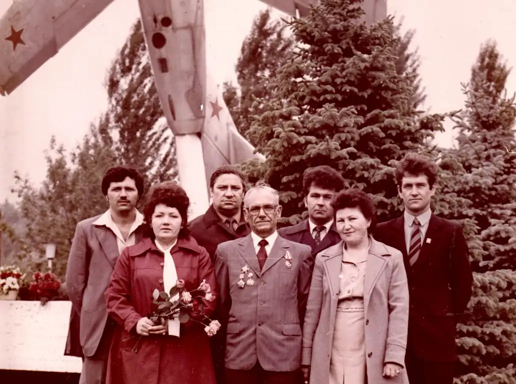 Петр Антонович Чаплыгин с коллективом, ст-ца Кавказская, 9 мая 1986 г.