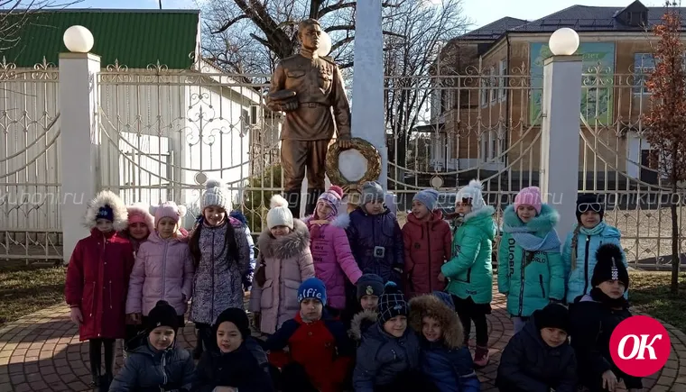 Первоклассников Кропоткина привезли на места сражений