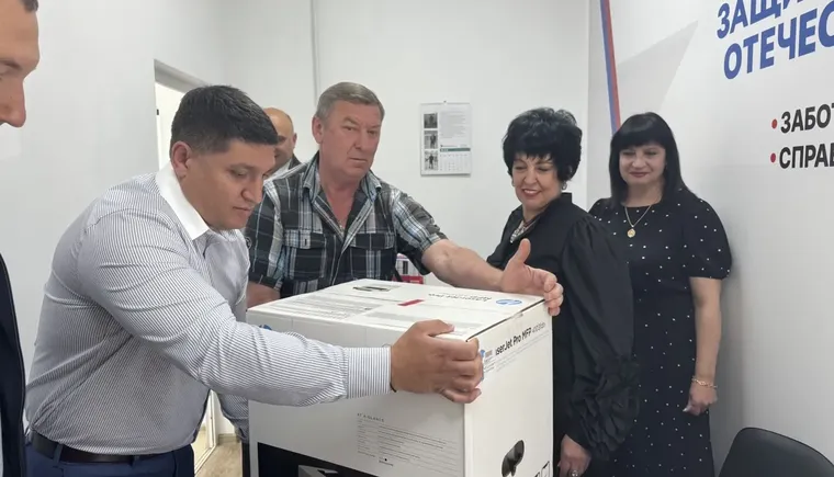 Депутаты передали «Фонду защитников Отечества» многофункциональный принтер