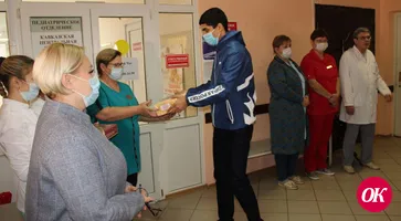 Волонтеры и депутаты «Единой России» поблагодарили врачей Кавказской центральной районной больницы