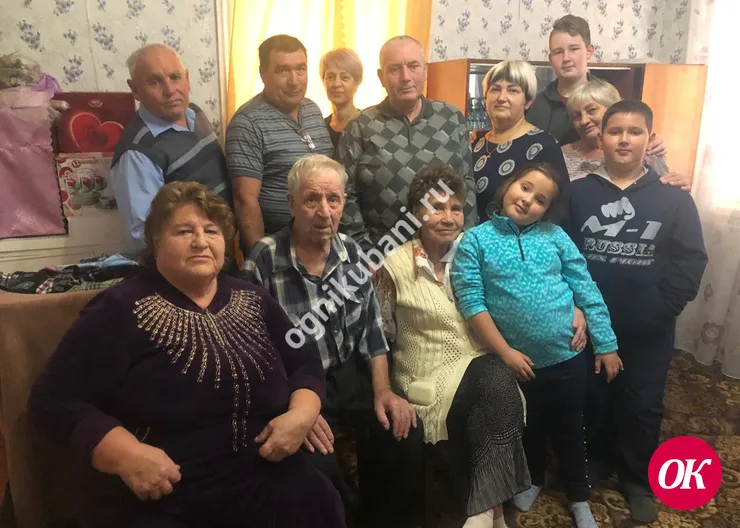Жители города Петр Иванович и Валентина Ивановна Семеновы отметили бриллиантовую свадьбу
