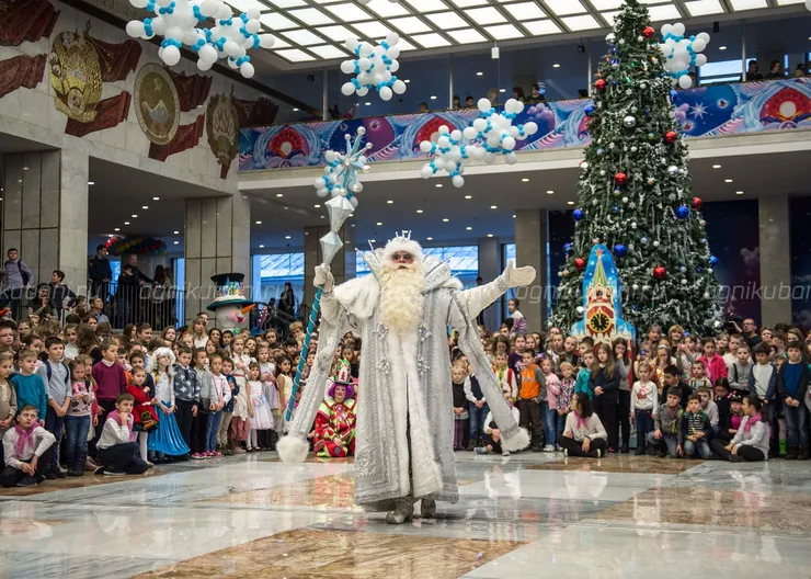 https://ognikubani.ru/wp-content/uploads/2019/12/ded_moroz_kreml_