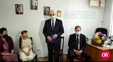 В преддверие праздника 8 Марта депутат Государственной Думы Алексей Езубов поздравил приемных мам Кавказского района.