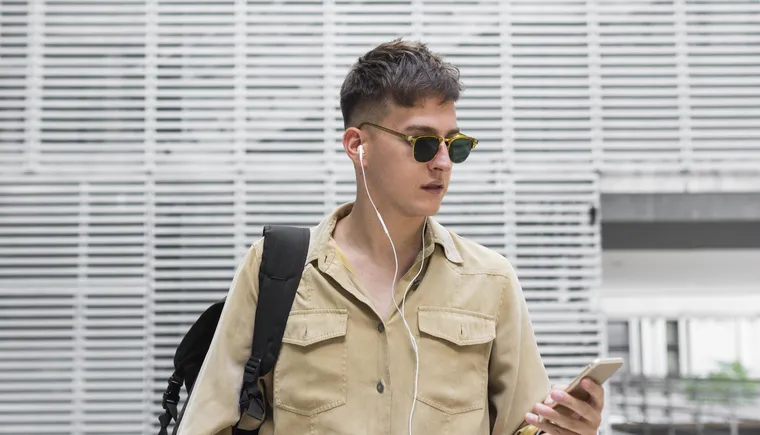 https://ognikubani.ru/wp-content/uploads/2023/03/front-view-of-man-with-sunglasses-listening-to-music-on-earphones