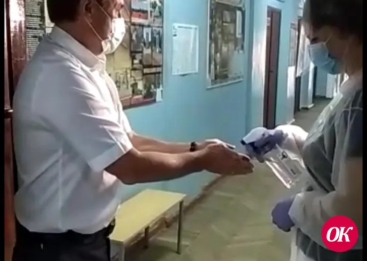 В 9 часов утра глава Кавказского района Виталий Очкаласов прибыл на свой избирательный участок 24-20