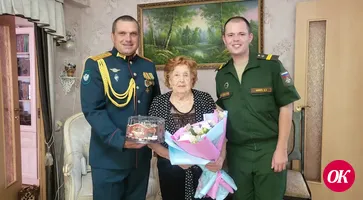 Самый известный в Кавказском районе ветеран железнодорожных войск получила к празднику цветы и подарки