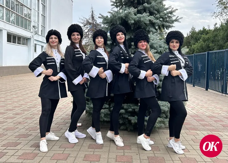 Женщины из Кавказского района бегали на скорость в объемной обуви, приседали с восьмикилограммовой гирей и танцевали лезгинку на спортивном конкурсе в Анапе