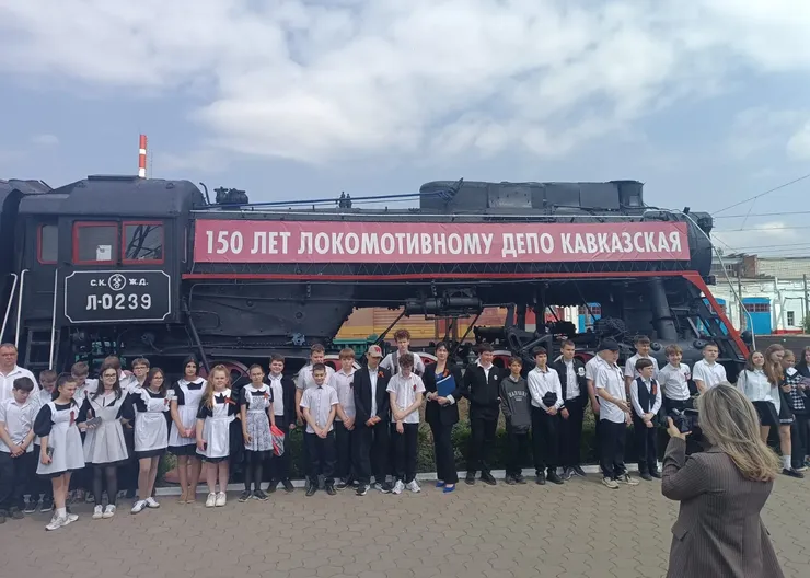 В локомотивном депо школьников предостерегли от необдуманных поступков на железной дороге