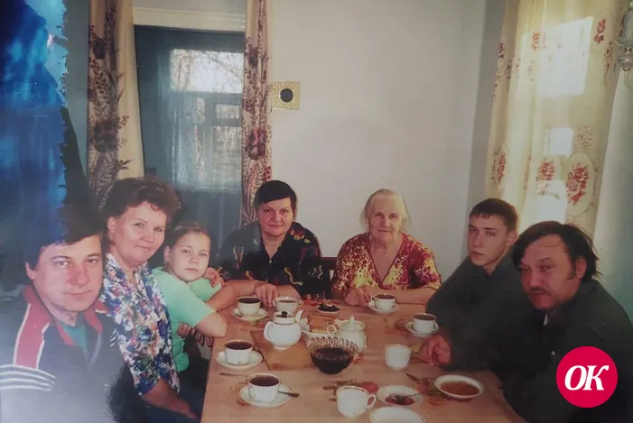 Чаепитие дома у Лидии Михайловны Ивановой в выходной день.