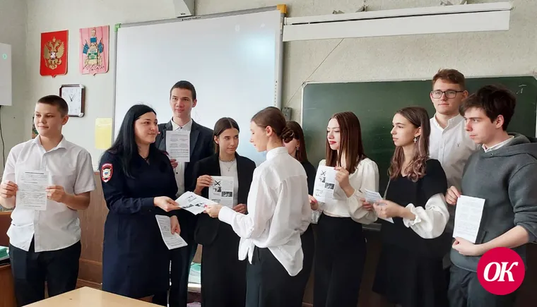 Полицейские и общественники проводят в школах беседы о последствиях пристрастия к наркотикам