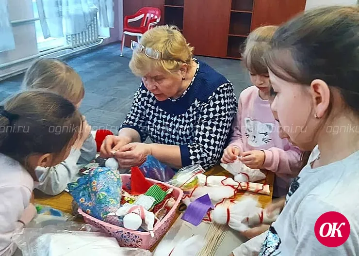 Участники мастер-класса в Кропоткине изготовили куклу для исполнения желаний