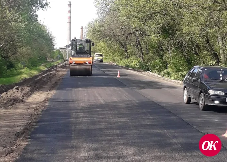 На автомобильном мосту через реку Кубань, соединяющем город Кропоткин и Гулькевичский район, укладывают асфальтовое полотно