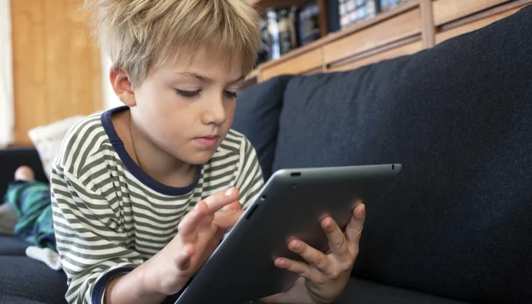 https://ognikubani.ru/wp-content/uploads/2020/04/child-playing-on-tablet-1