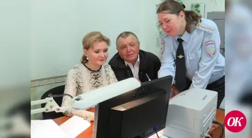 Сотрудники полиции и общественники организовали мастер-класс в рамках акции, направленной на популяризацию государственных услуг