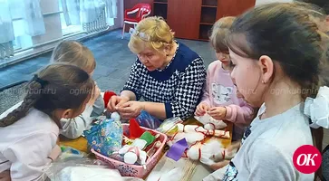Участники мастер-класса в Кропоткине изготовили куклу для исполнения желаний