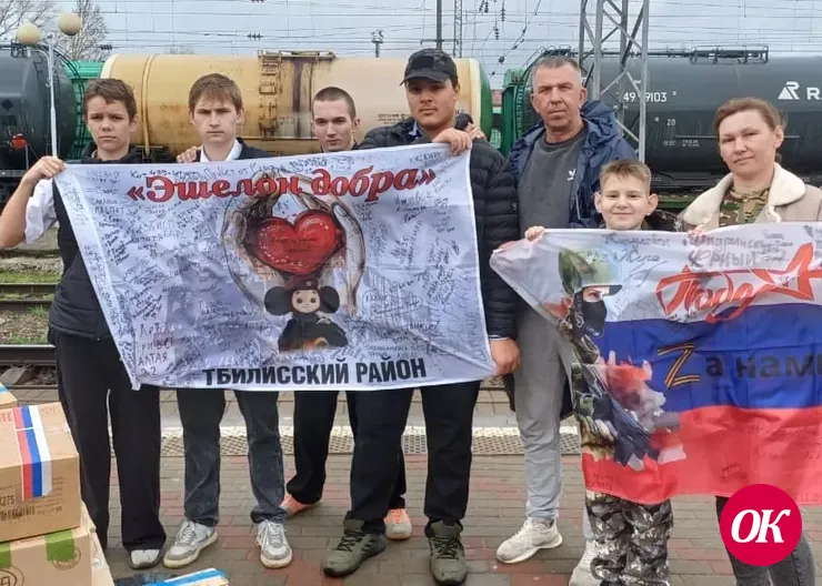 Студенты железнодорожного техникума тепло встретили эшелон с нашими защитниками